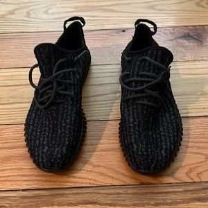 Lightly used YZY Worn less than 10 times